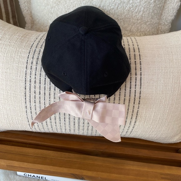 vans hat with bow back - Picture 2 of 9